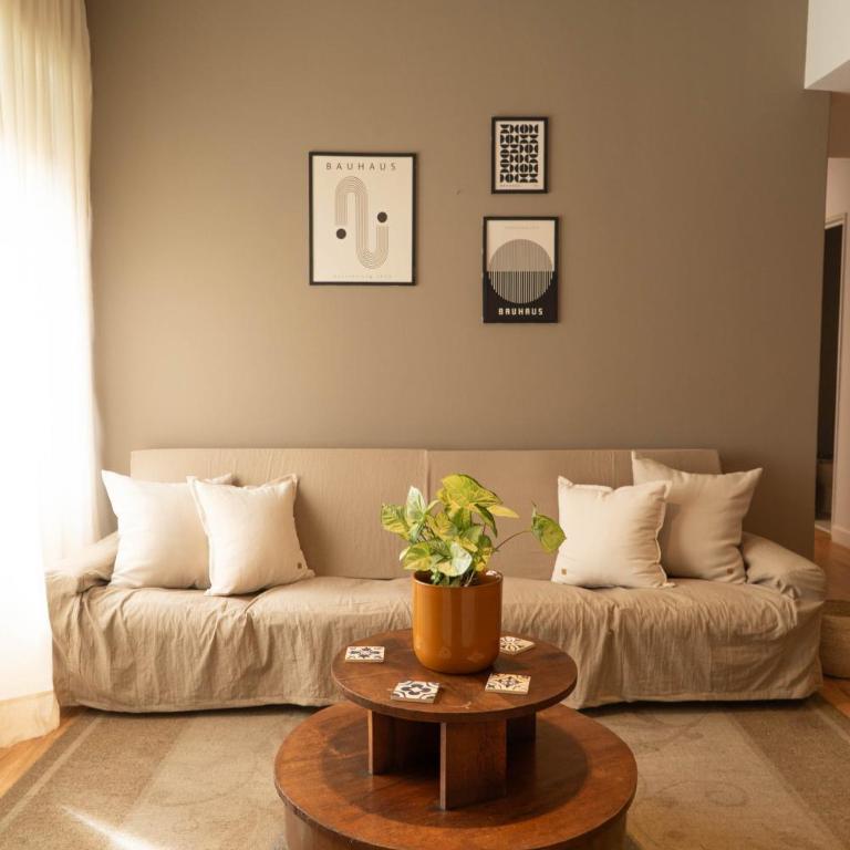 Refugio Urbano en Jujuy, Departamento Amplio, Luminoso y Céntrico - Three-Bedroom Apartment - 1