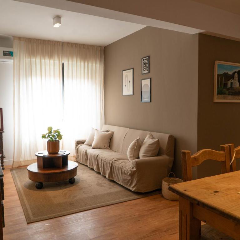 Refugio Urbano en Jujuy, Departamento Amplio, Luminoso y Céntrico - Three-Bedroom Apartment - 2