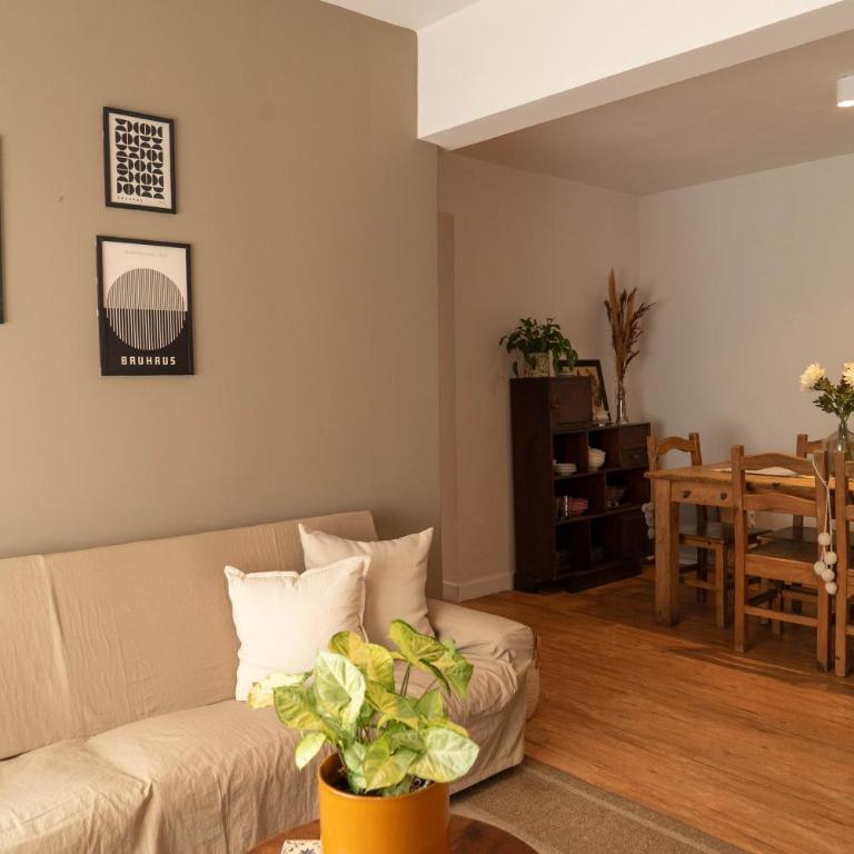 Refugio Urbano en Jujuy, Departamento Amplio, Luminoso y Céntrico - Three-Bedroom Apartment - 10
