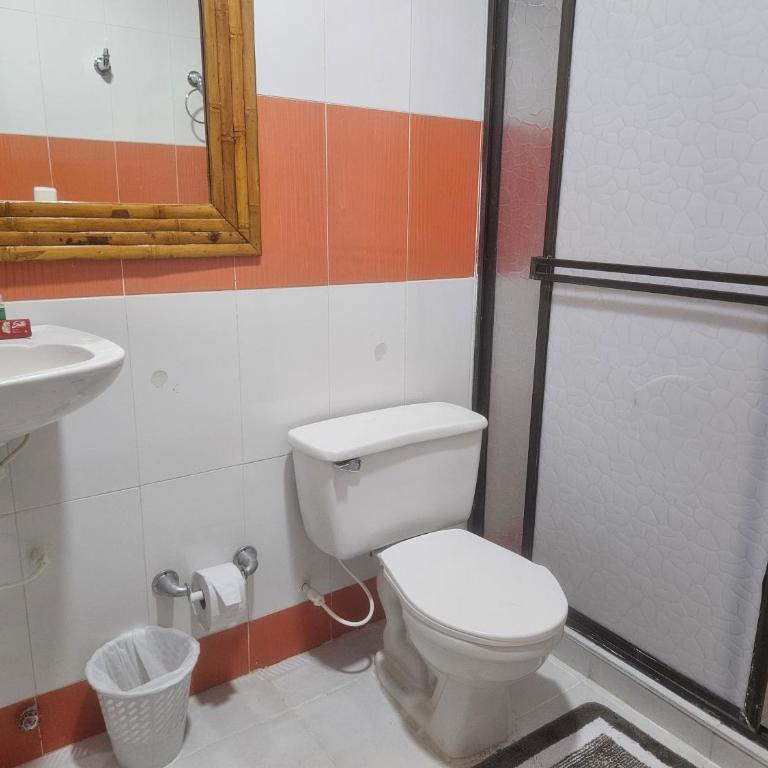 Caribbean Airport Hotel - Standard Triple Room - 9
