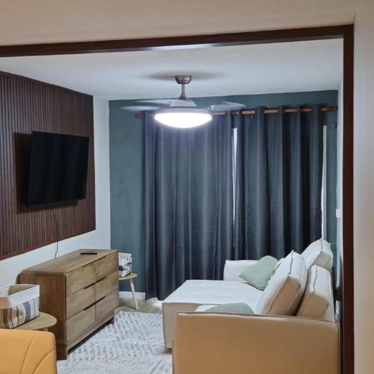 Comodo apartamento en Tres Cruces - Room #1621113101 - 2