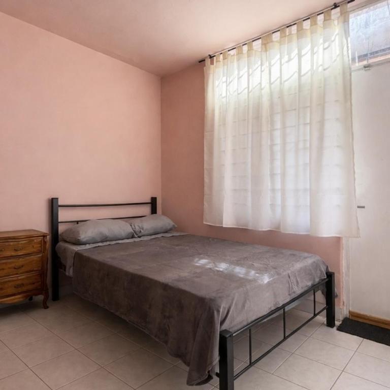 Hostal Punto Americana - Double Room with Shared Bathroom - 1