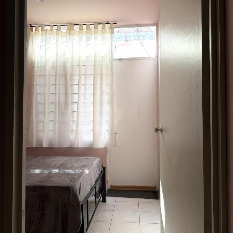 Hostal Punto Americana - Double Room with Shared Bathroom - 2