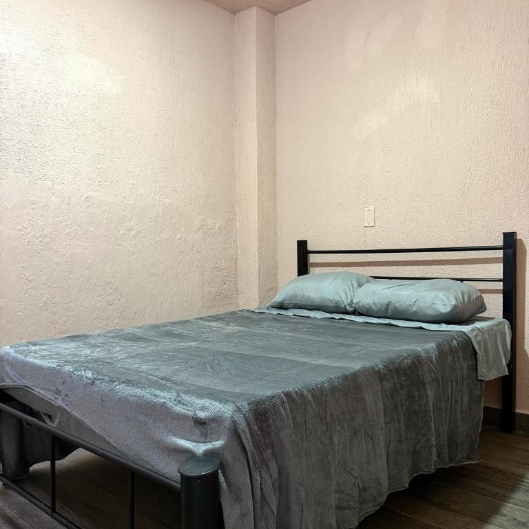 Hostal Punto Americana - Double Room with Shared Bathroom - 5