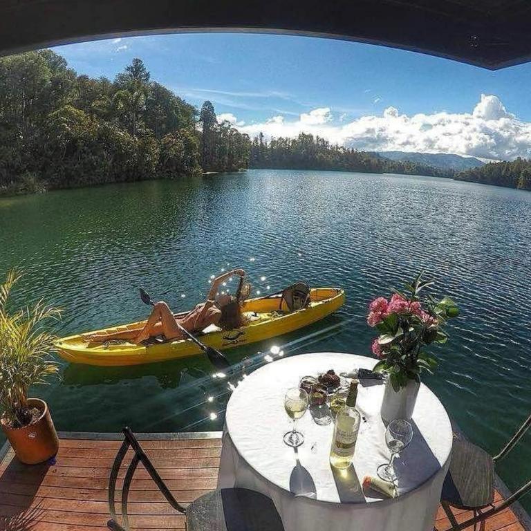 Hotel Pietrasanta Cabañas frente a la Represa Peñol Guatape - Habitación Triple con vistas al lago - 6