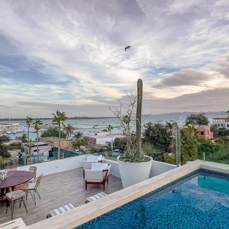 Casa Altamar - Rooftop, vistas y Piscina a pasos del Malecon - Three-Bedroom Vacation Home - 75