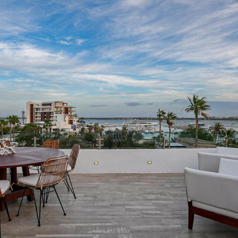Casa Altamar - Rooftop, vistas y Piscina a pasos del Malecon - Three-Bedroom Vacation Home - 84