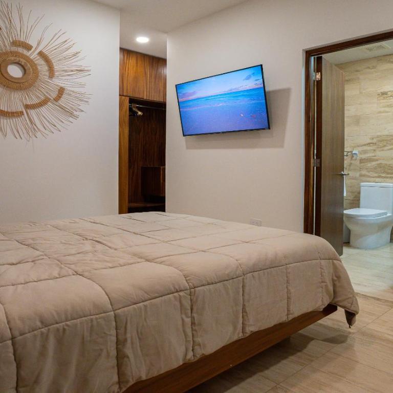 Casa Altamar - Rooftop, vistas y Piscina a pasos del Malecon - Three-Bedroom Vacation Home - 92