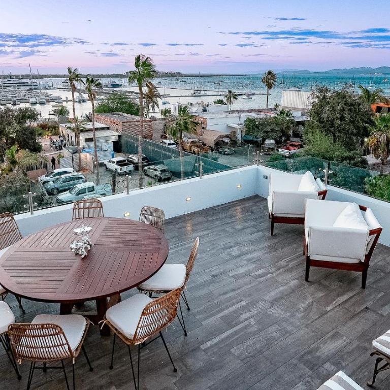 Casa Altamar - Rooftop, vistas y Piscina a pasos del Malecon - Three-Bedroom Vacation Home - 93