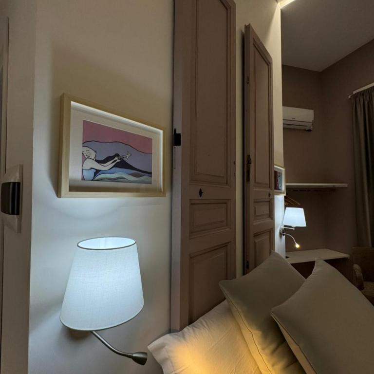 Poerio Station Rooms & Apartment - Deluxe Double Room with Balcony - 20