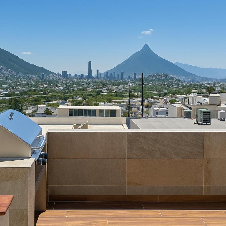 Hermosa Casa con Espectaculares Vistas al Sur de Mty - Three-Bedroom House - 1
