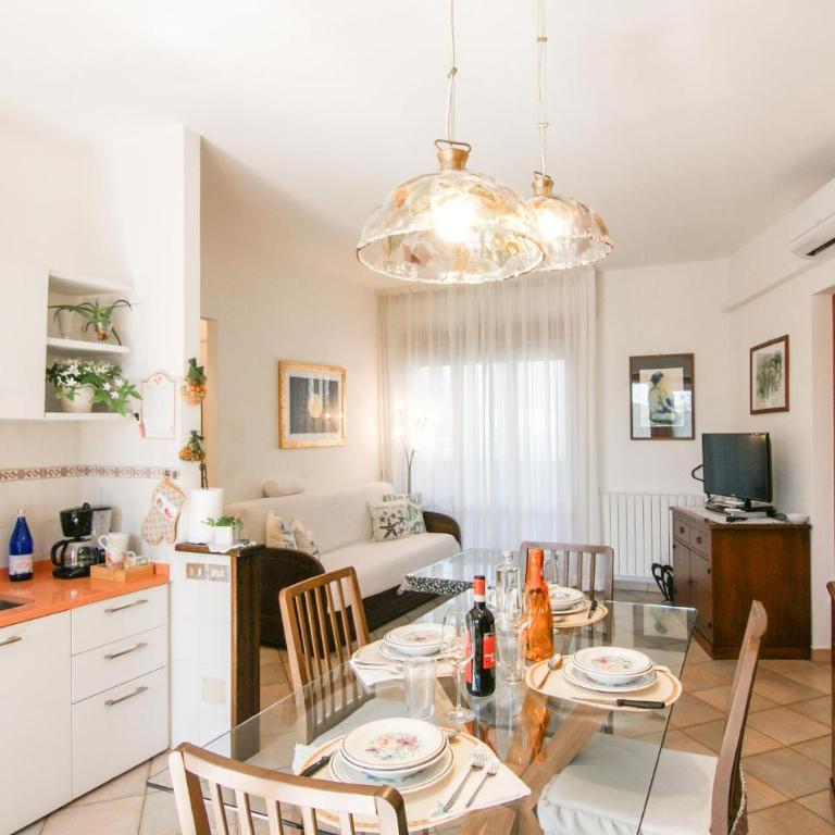 2 Bedroom Gorgeous Apartment In Marina Di Massa - Appartamento con Terrazza - 1