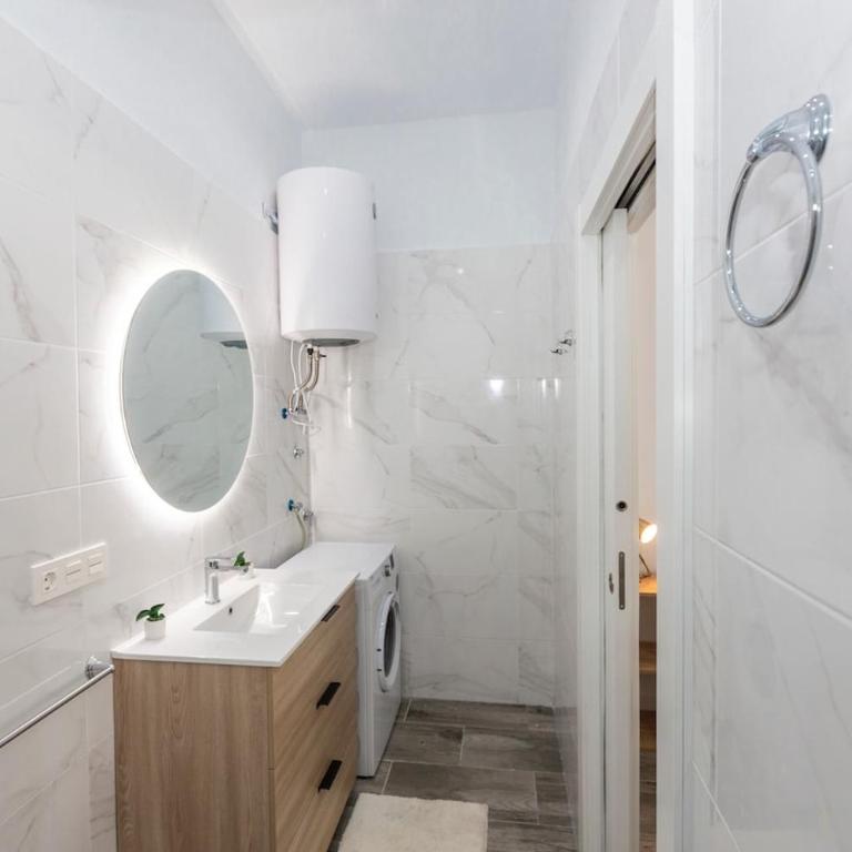 Luxe Marina Premium Port views I - One-Bedroom Apartment with Sea View - 28