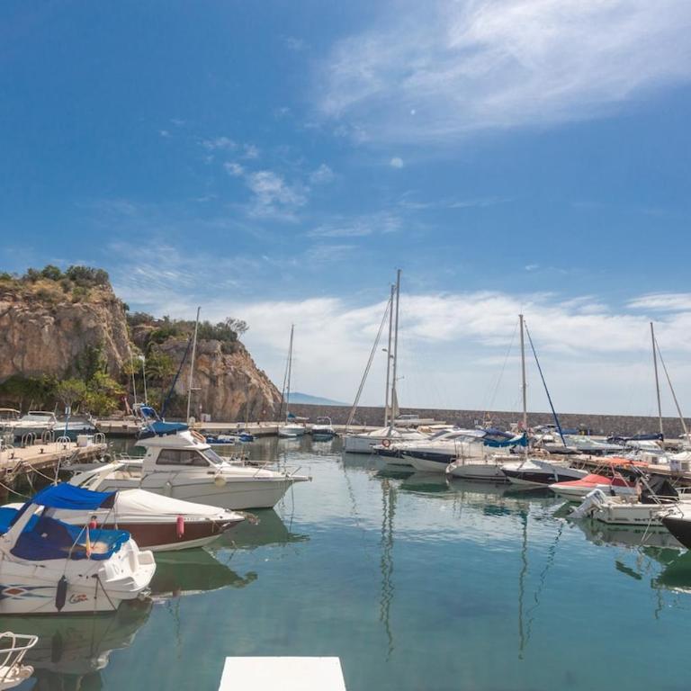 Luxe Marina Premium Port views I - One-Bedroom Apartment with Sea View - 36