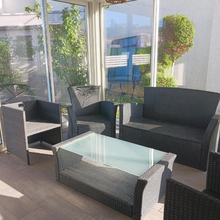 Grande maison plain pied,campagne, proche A7,parking privé, idéal pro et famille nombreuse - Villa - 23