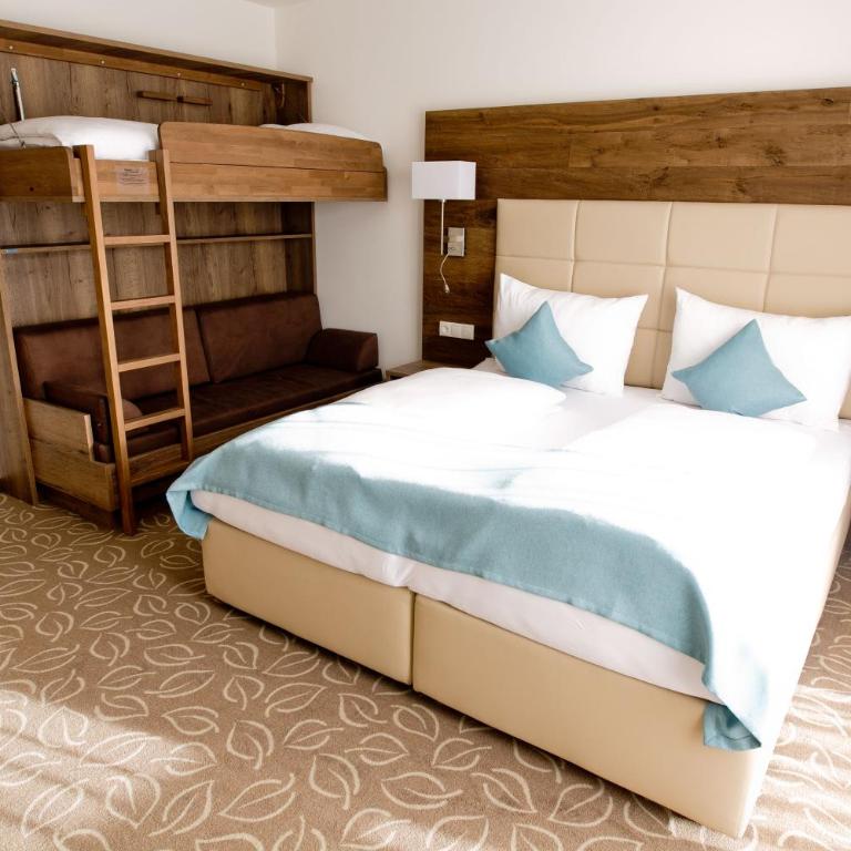 Landhotel Berger - Doppelzimmer mit Balkon - 4