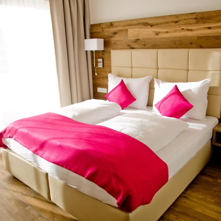 Landhotel Berger - Doppelzimmer mit Balkon - 5