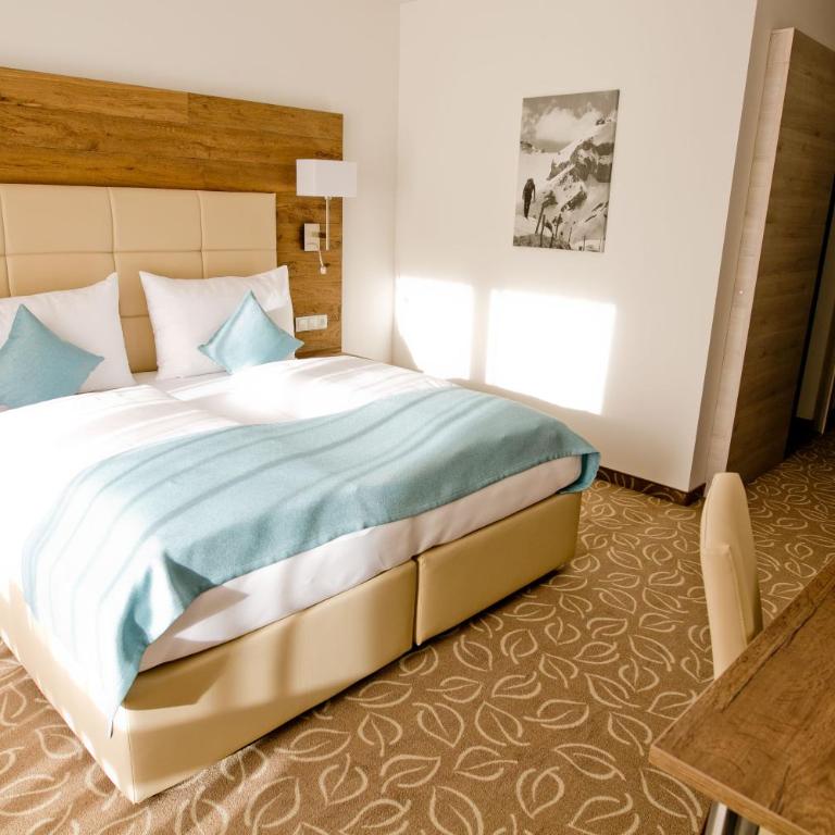 Landhotel Berger - Doppelzimmer mit Balkon - 6