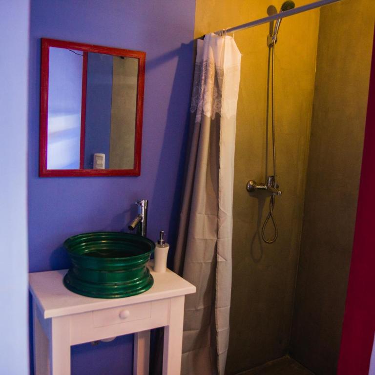 Del Barcito Hostel and Suites - Habitación Doble con baño privado - 3