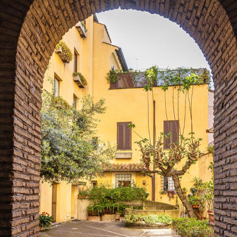 Quiet Trevi Fountain Apartment Courtyard & Patio - Appartamento con 1 Camera da Letto - 4