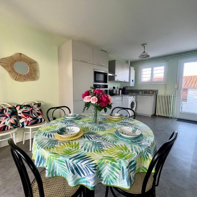 Jolie Maison 2 chambres avec Jardin à Royan - Idéal Familles - Parking Gratuit - Confort Tout équipée - Vacation Home - 3