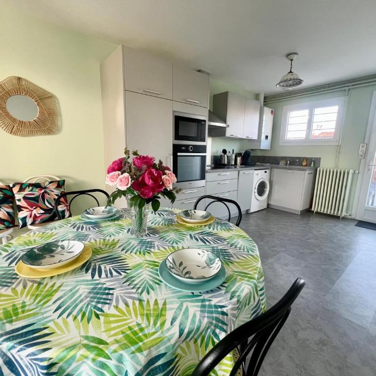 Jolie Maison 2 chambres avec Jardin à Royan - Idéal Familles - Parking Gratuit - Confort Tout équipée - Vacation Home - 20