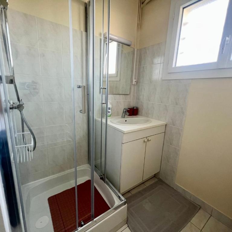 Jolie Maison 2 chambres avec Jardin à Royan - Idéal Familles - Parking Gratuit - Confort Tout équipée - Vacation Home - 9