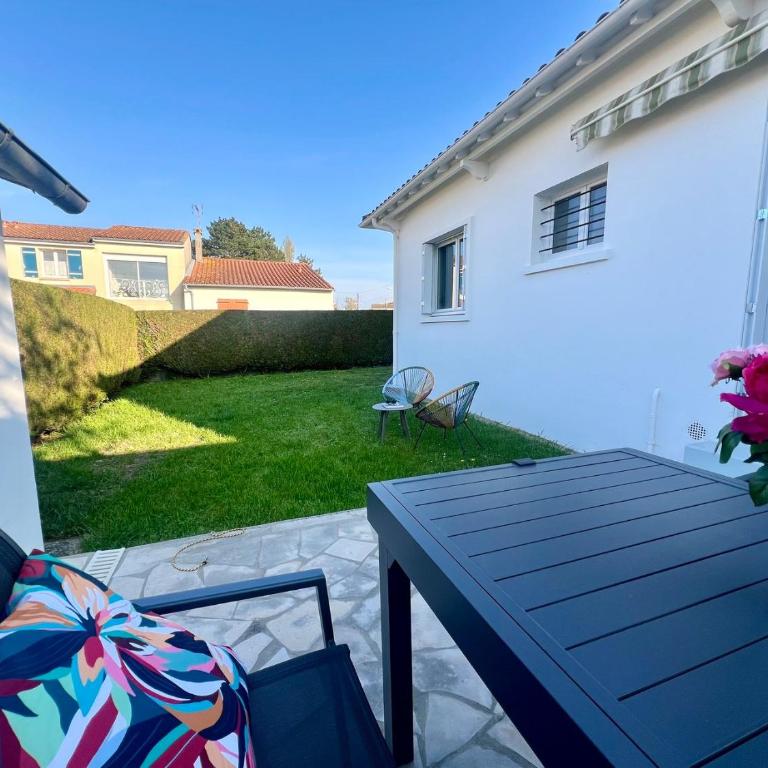 Jolie Maison 2 chambres avec Jardin à Royan - Idéal Familles - Parking Gratuit - Confort Tout équipée - Vacation Home - 17