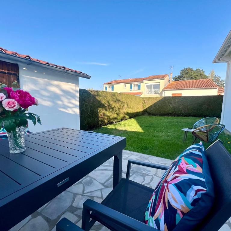 Jolie Maison 2 chambres avec Jardin à Royan - Idéal Familles - Parking Gratuit - Confort Tout équipée - Vacation Home - 2