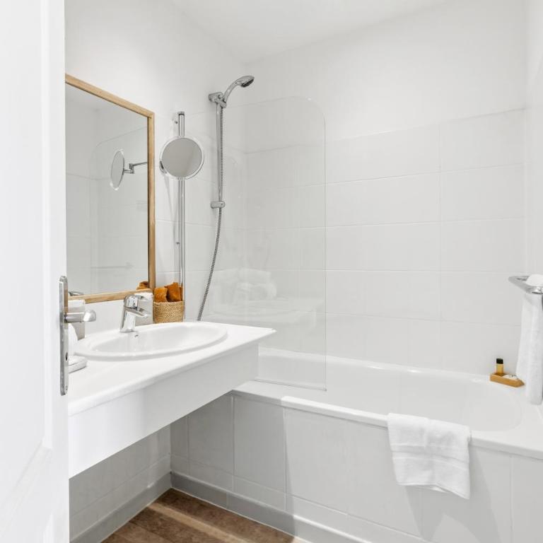 Villa Claudia Hotel Cannes Centre - Parking - Chambre Double Supérieure - 11