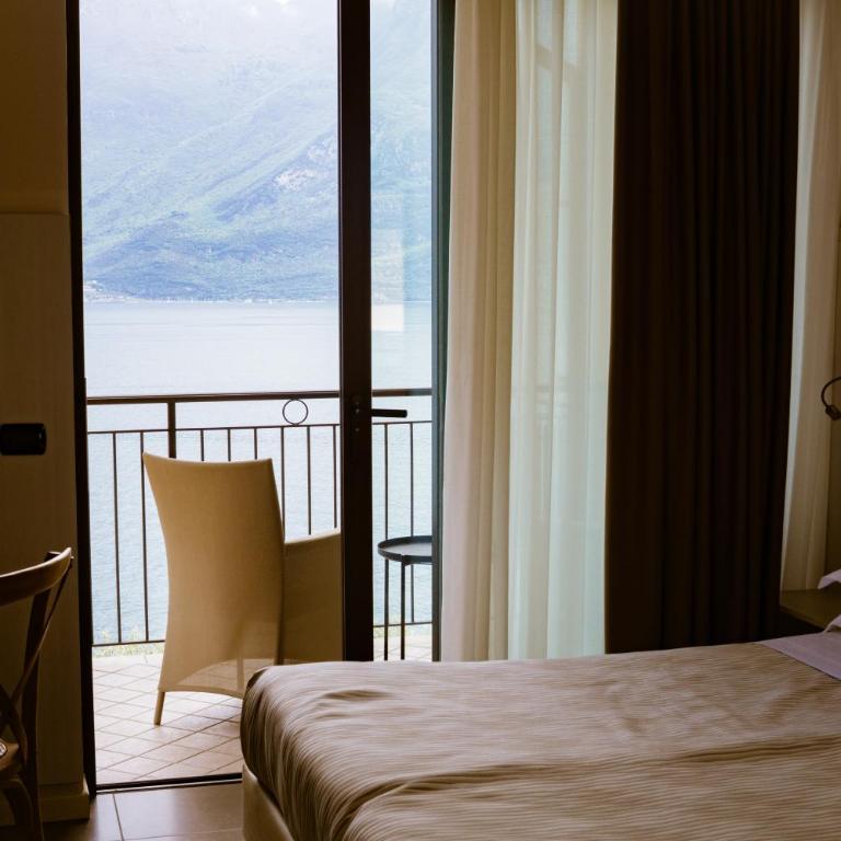 Hotel Mercedes - Camera Matrimoniale con Balcone e Vista Lago - Dependance - 4