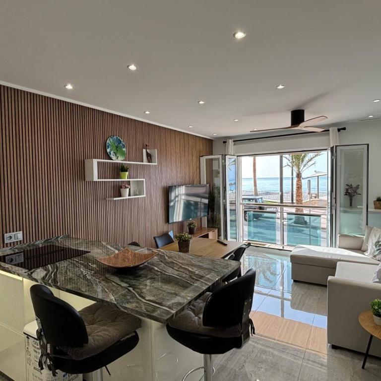 Espectacular piso reformado 1a linea de playa - Apartamento de 1 dormitorio - 16