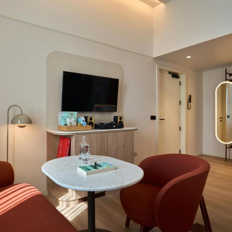 The Social Hub Barcelona Poblenou Extended Stay - Superior Double Room - 1