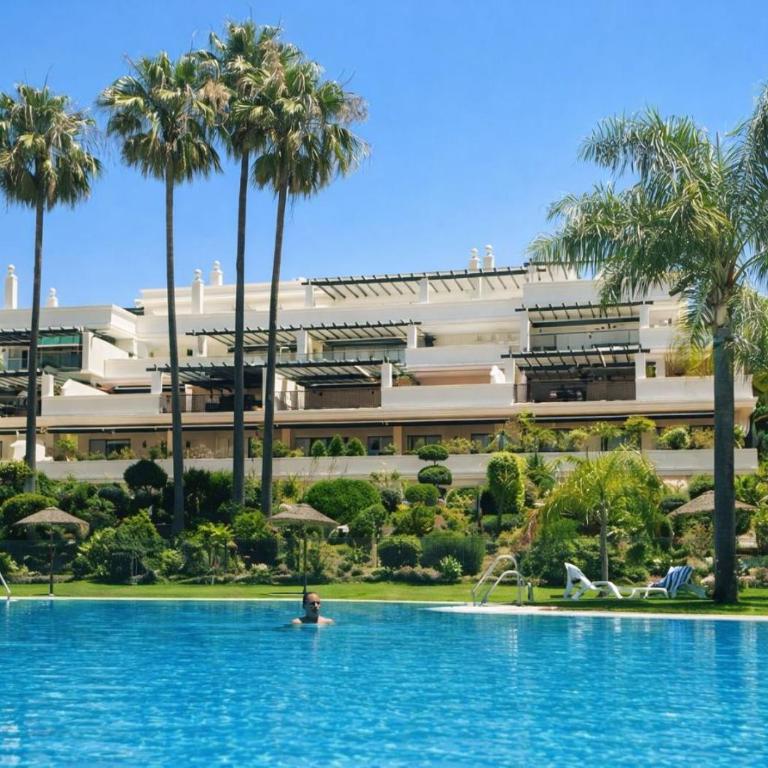 StayatSas Marbella Luxury 2 BR Apartment, 80 m2 Private Terrace, Huge Pools, Private Parking Walk to Beach & Puerto Banús - Two-Bedroom Apartment with Balcony and Terrace - 29