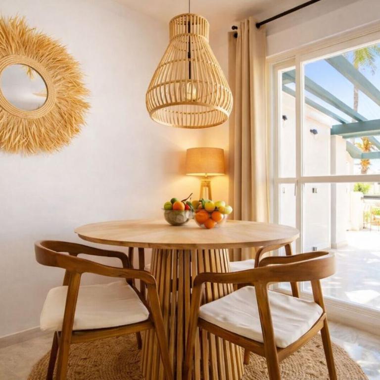 StayatSas Marbella Luxury 2 BR Apartment, 80 m2 Private Terrace, Huge Pools, Private Parking Walk to Beach & Puerto Banús - Two-Bedroom Apartment with Balcony and Terrace - 13