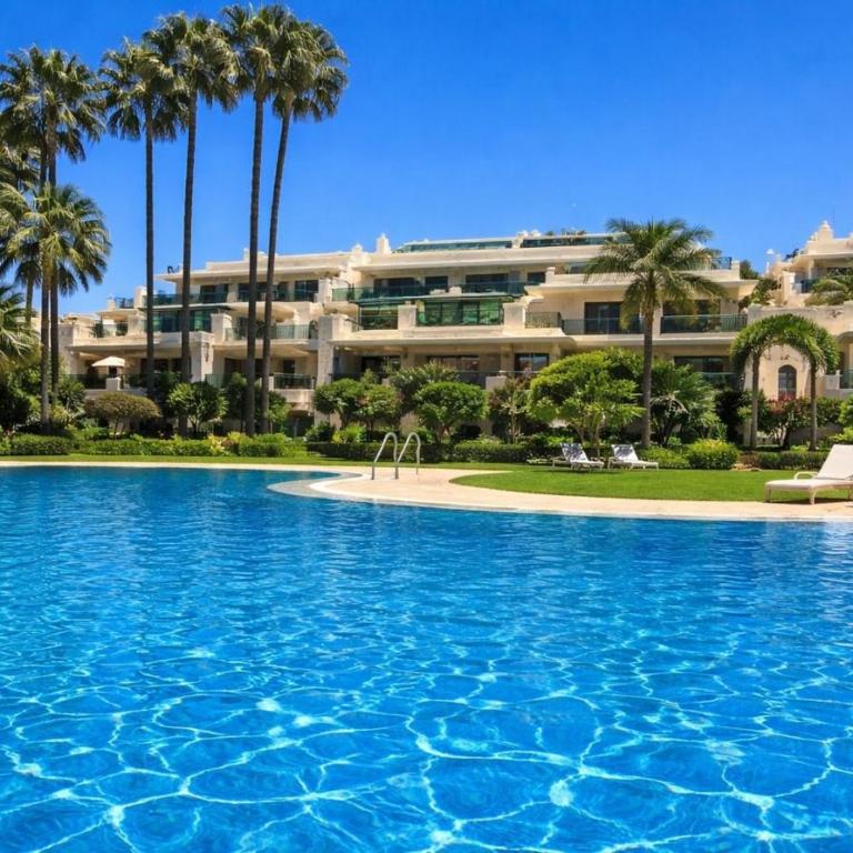 StayatSas Marbella Luxury 2 BR Apartment, 80 m2 Private Terrace, Huge Pools, Private Parking Walk to Beach & Puerto Banús - Two-Bedroom Apartment with Balcony and Terrace - 2