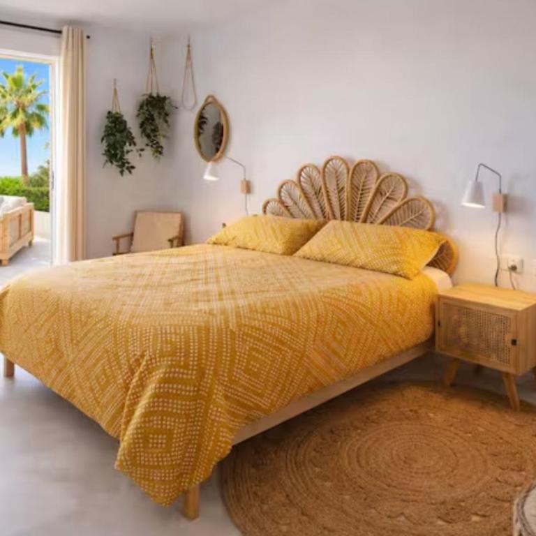 StayatSas Marbella Luxury 2 BR Apartment, 80 m2 Private Terrace, Huge Pools, Private Parking Walk to Beach & Puerto Banús - Two-Bedroom Apartment with Balcony and Terrace - 6