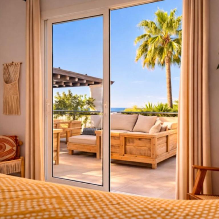 StayatSas Marbella Luxury 2 BR Apartment, 80 m2 Private Terrace, Huge Pools, Private Parking Walk to Beach & Puerto Banús - Two-Bedroom Apartment with Balcony and Terrace - 20