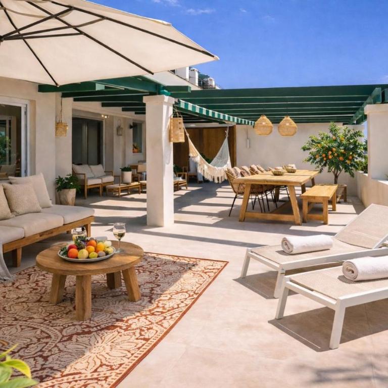 StayatSas Marbella Luxury 2 BR Apartment, 80 m2 Private Terrace, Huge Pools, Private Parking Walk to Beach & Puerto Banús - Two-Bedroom Apartment with Balcony and Terrace - 1