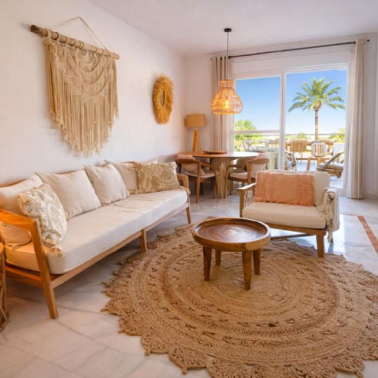 StayatSas Marbella Luxury 2 BR Apartment, 80 m2 Private Terrace, Huge Pools, Private Parking Walk to Beach & Puerto Banús - Two-Bedroom Apartment with Balcony and Terrace - 3