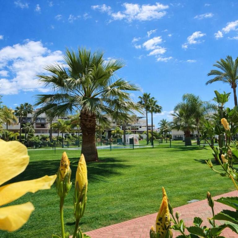 StayatSas Marbella Luxury 2 BR Apartment, 80 m2 Private Terrace, Huge Pools, Private Parking Walk to Beach & Puerto Banús - Two-Bedroom Apartment with Balcony and Terrace - 22