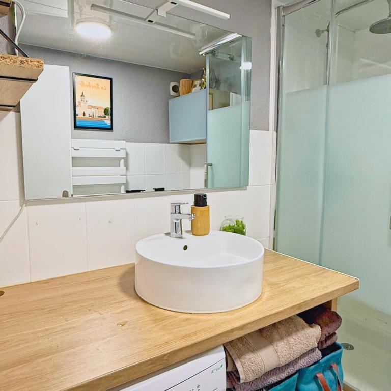 L'Hibiscus Appartement confortable, balcon et parking - Appartement 2 Chambres - 6