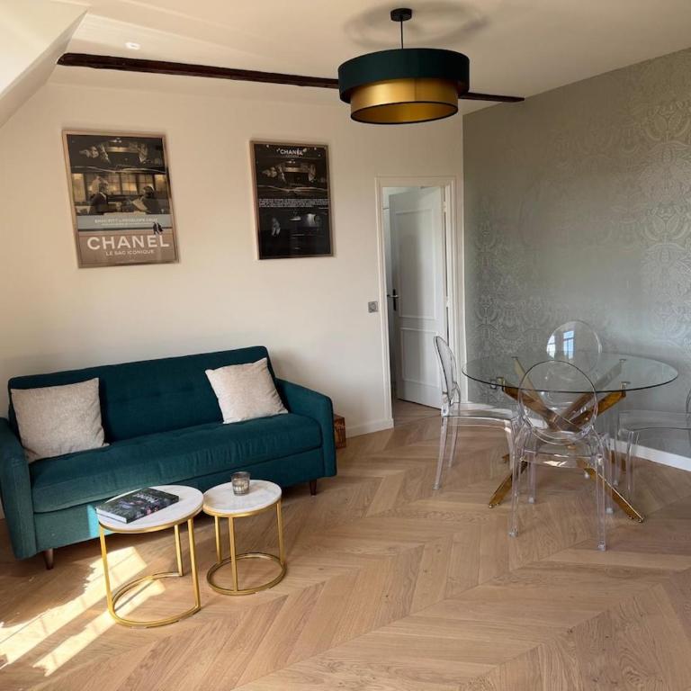 Appartement dans une Villa deauvillaise avec grand jardin, face à hôtel Royal, entièrement rénové, vue Royal et vue mer, 4 couchages - Apartment mit 1 Schlafzimmer - 7