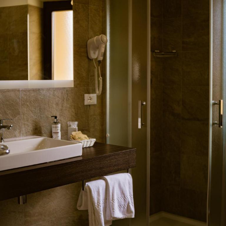 Hotel Mercedes - 2 Camere Comunicanti - Dependance - 6