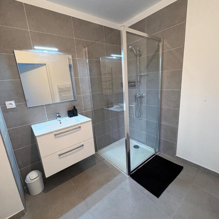Comfortable studio - WiFi - Terrace - Parking - Apartamento de 1 dormitorio - 8
