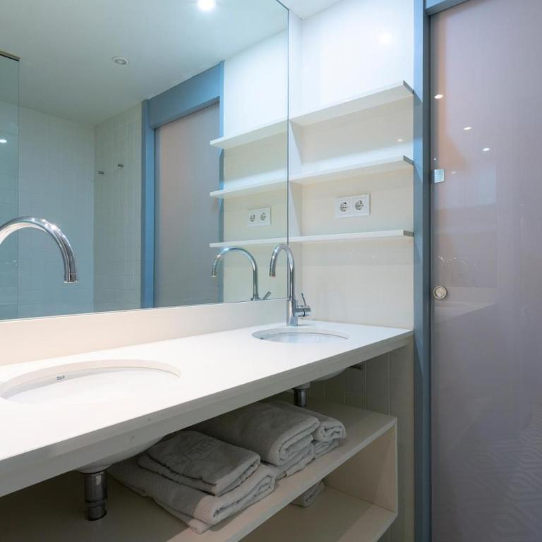 Palauet Tres Torres B - Two-Bedroom Apartment - 12