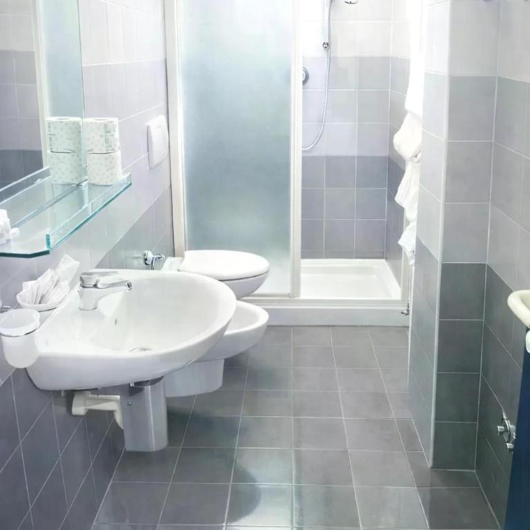 Hotel Remin Plaza - Camera Quadrupla Standard - 3