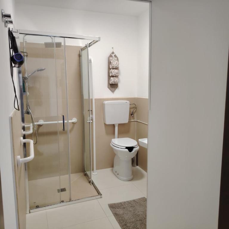 Tulla's - Camera King con Doccia con Accesso per Sedie a Rotelle - Accesso Disabili - 5