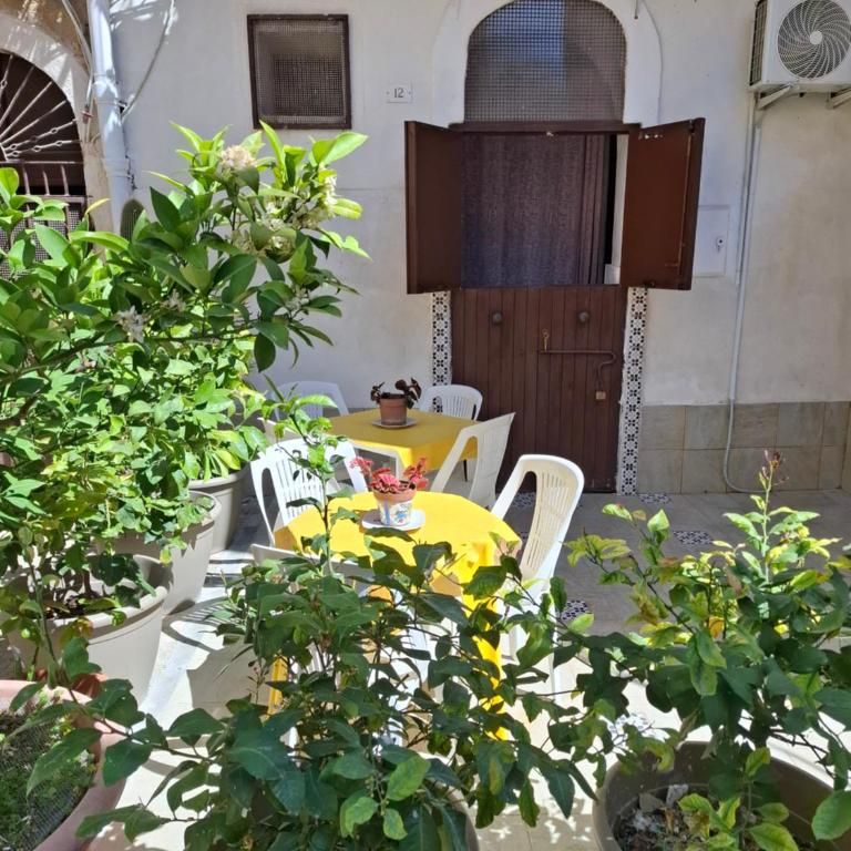 B&B Le Lumìe L' antico Cortile Camere Con Cucina Privata With Private Kitchen - Camera Familiare con Bagno Privato - 6