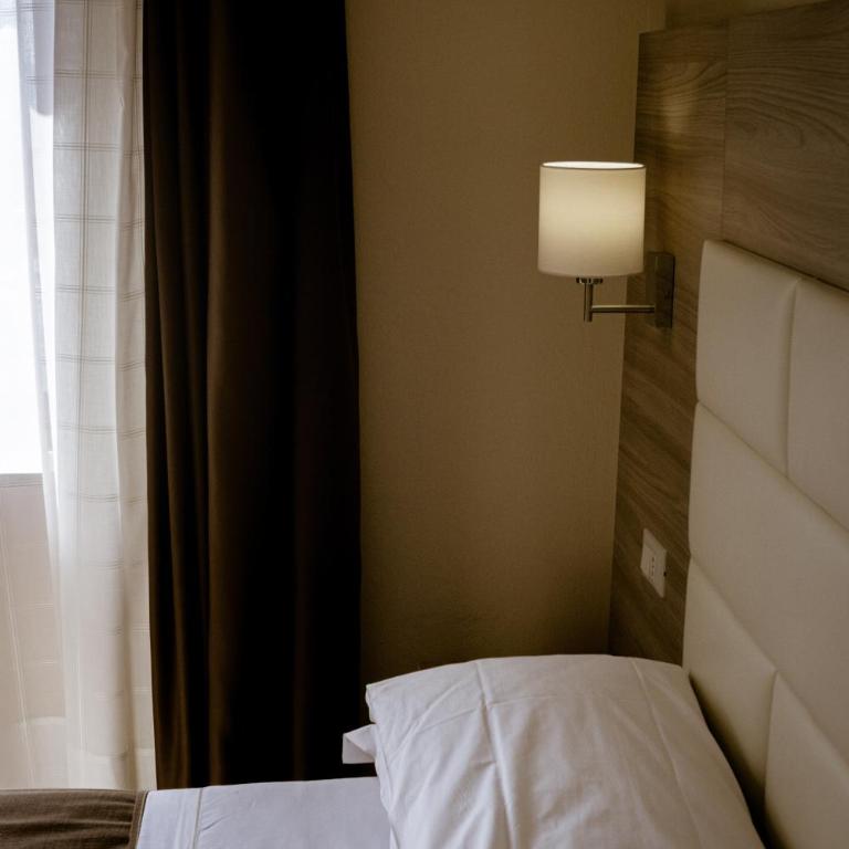 Hotel Mercedes - 2 Camere Comunicanti - Dependance - 7